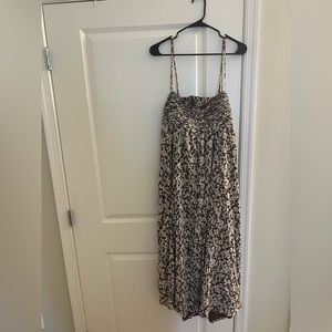 Textured Maxi Dress; Brown/tan patterned; XL tall; Has pockets.